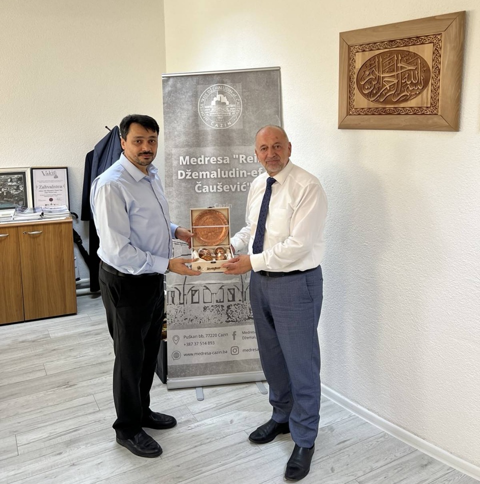 IUS Strengthens Cooperation with Reis Džemaludin-ef. Čaušević Madrasa in Cazin IUS Strengthens Cooperation with Reis Džemaludin-ef. Čaušević Madrasa in Cazin